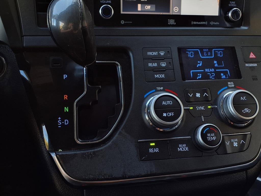 Certified 2019 Toyota Sienna SE Premium image 10