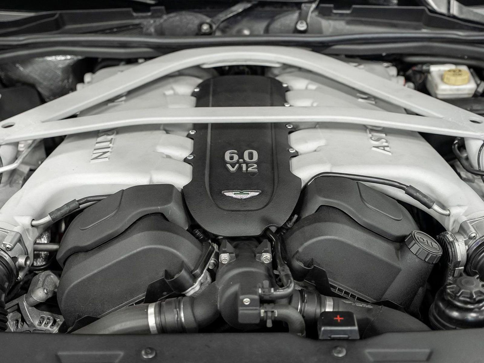 Used 2015 Aston Martin DB9 Volante image 64