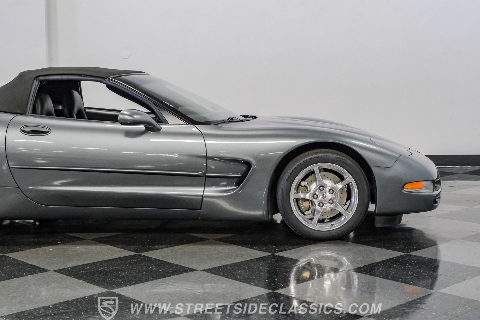 Used 2003 Chevrolet Corvette Convertible w/ Preferred Equipment Group1 RWD image 29