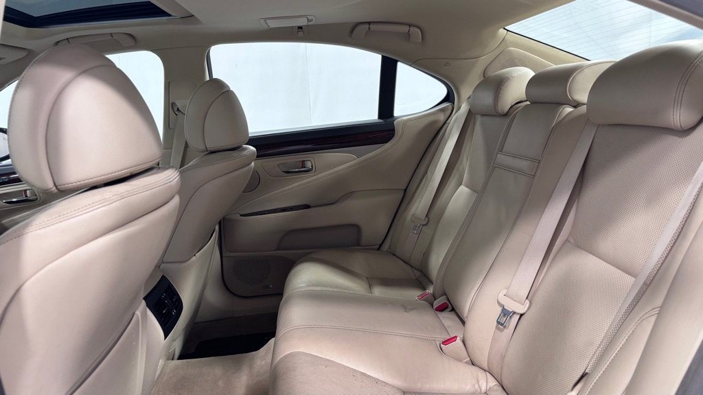 Used 2015 Lexus LS 460 AWD w/ Comfort Package image 23