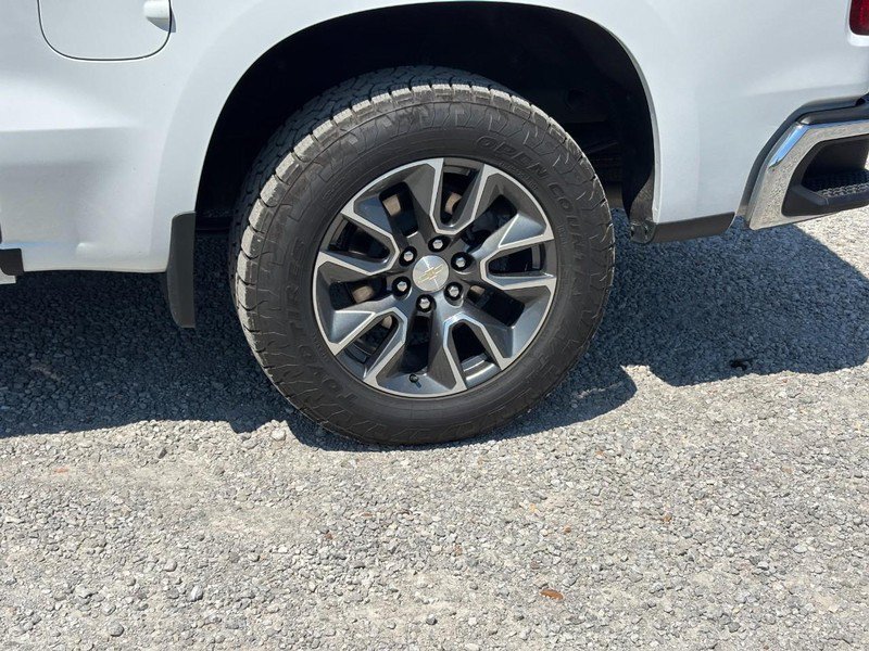 Used 2023 Chevrolet Silverado 1500 LT AWD/4WD image 12