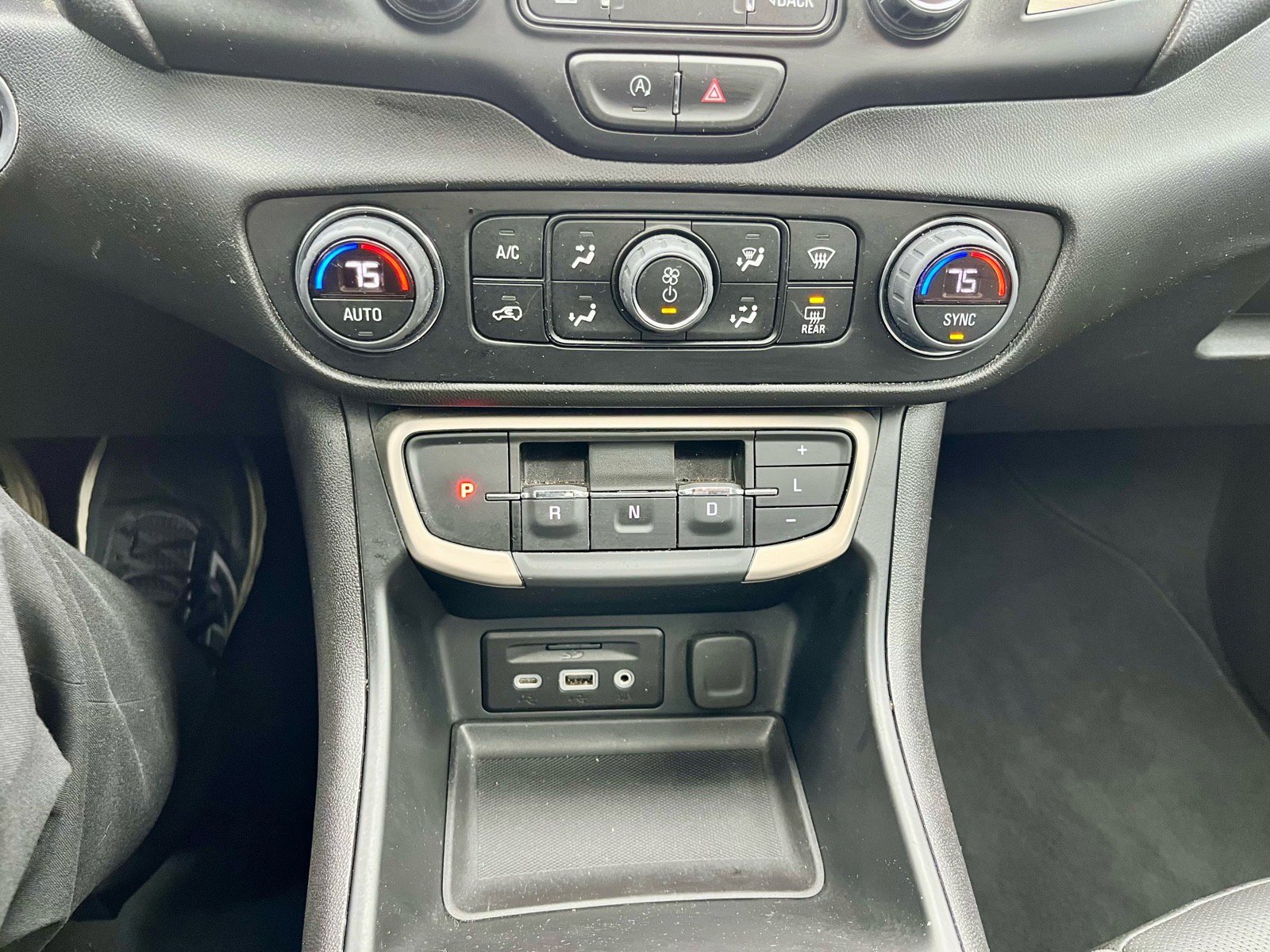 Used 2024 GMC Terrain Denali w/ Denali Premium Package image 29