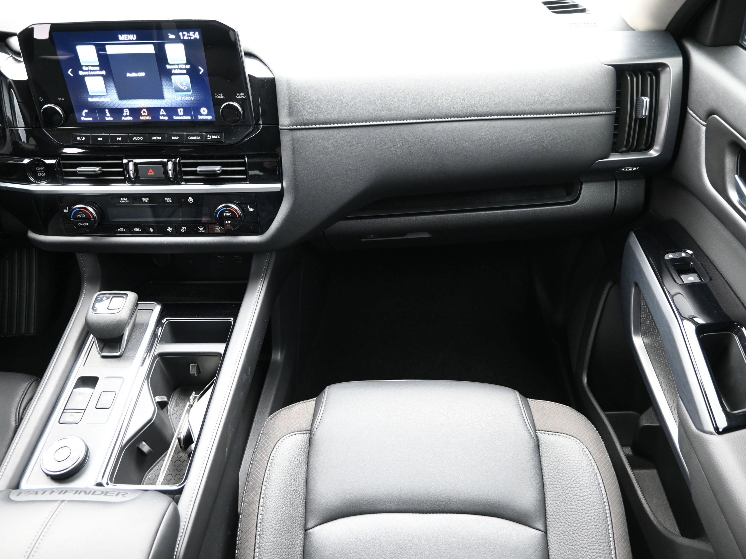 Used 2025 Nissan Pathfinder SL image 41