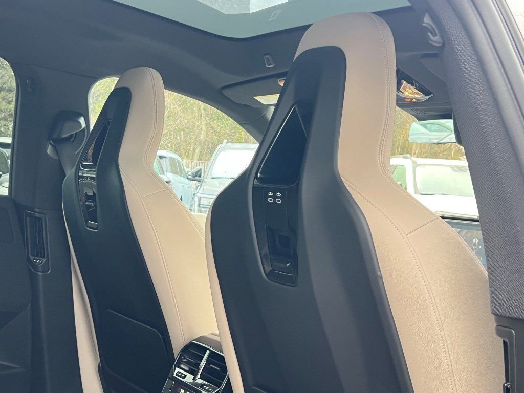 Used 2022 BMW iX xDrive50 w/ Convenience Package image 20