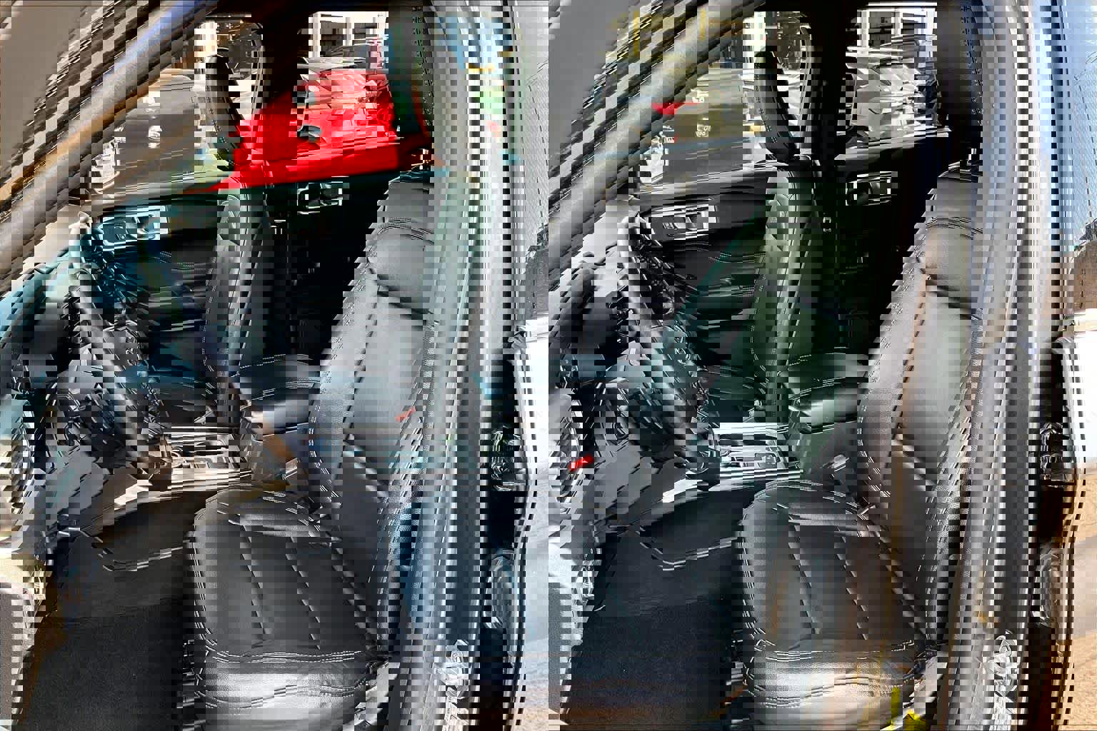 Used 2020 Ford Explorer XLT w/ Equipment Group 202A image 8