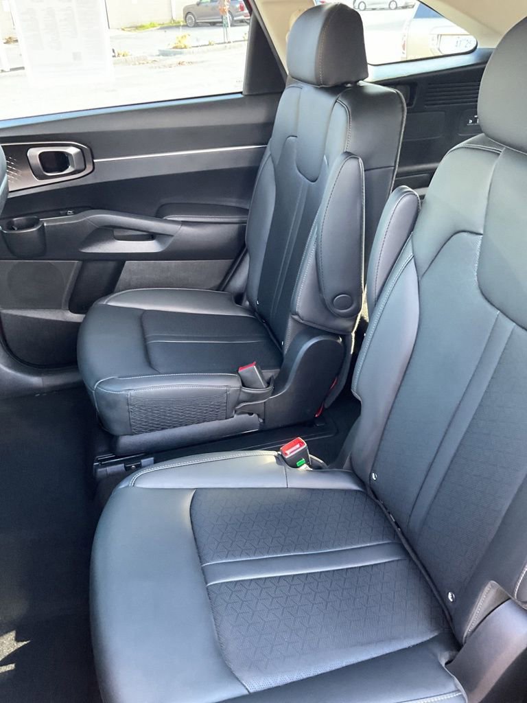 Used 2023 Kia Sorento EX image 24