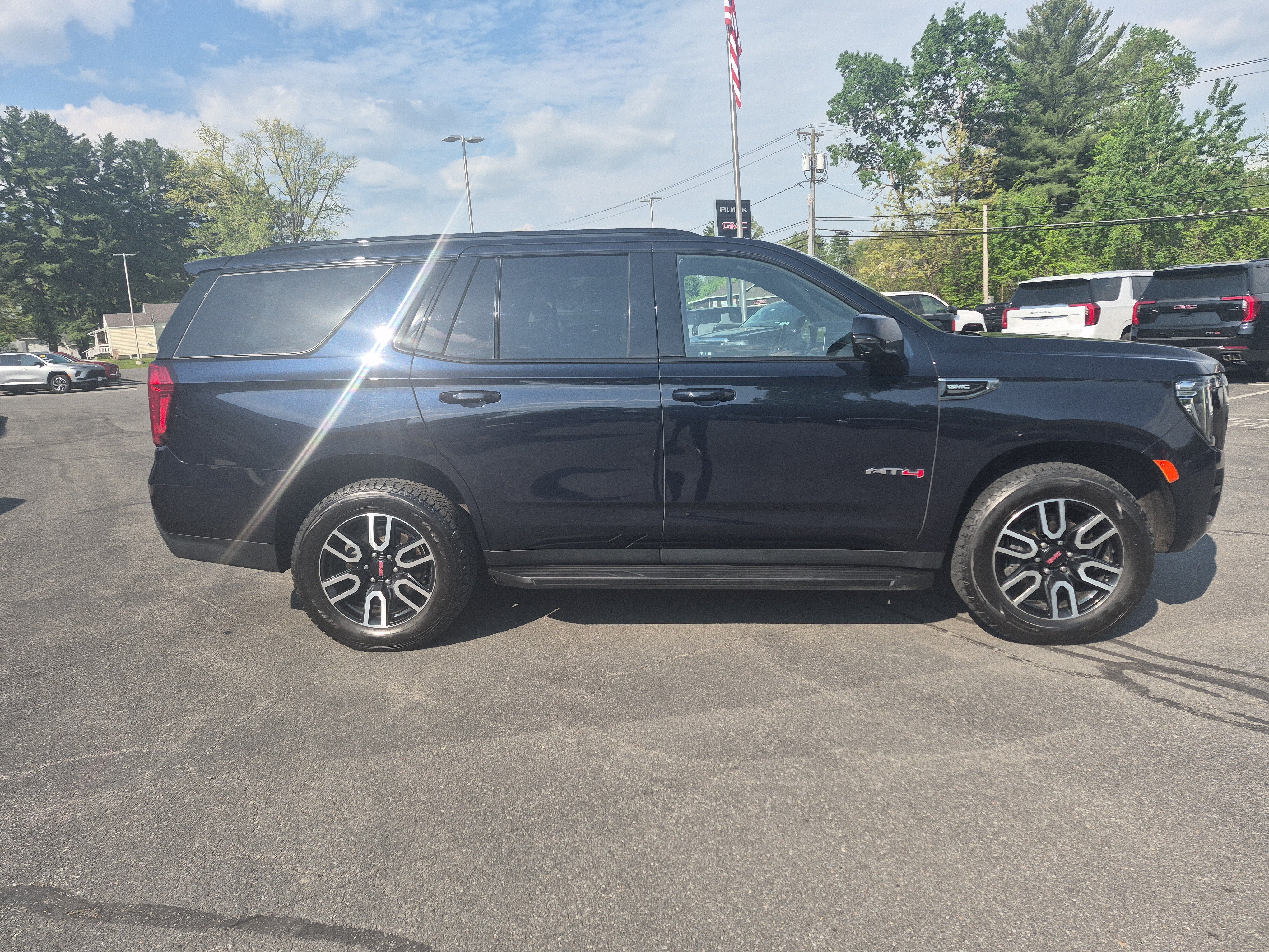 Certified 2021 GMC Yukon AT4 w/ Technology Package AWD/4WD image 7