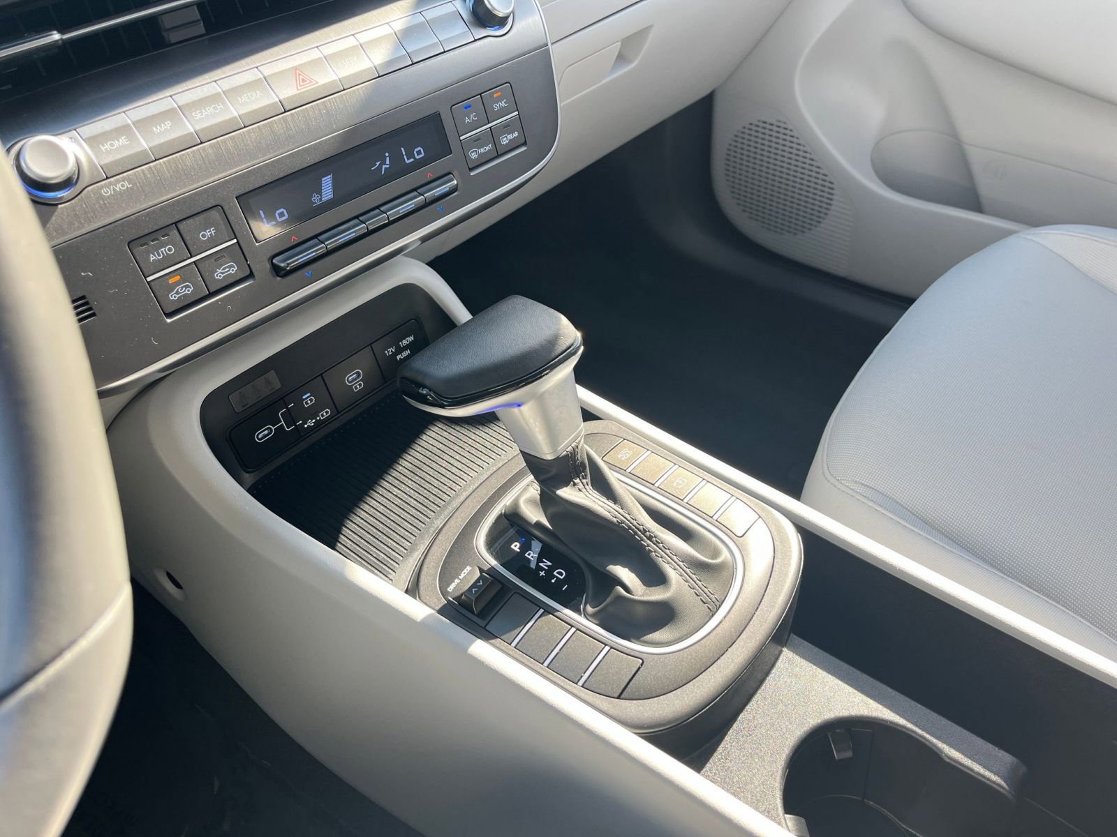 Used 2025 Hyundai Kona SEL image 41