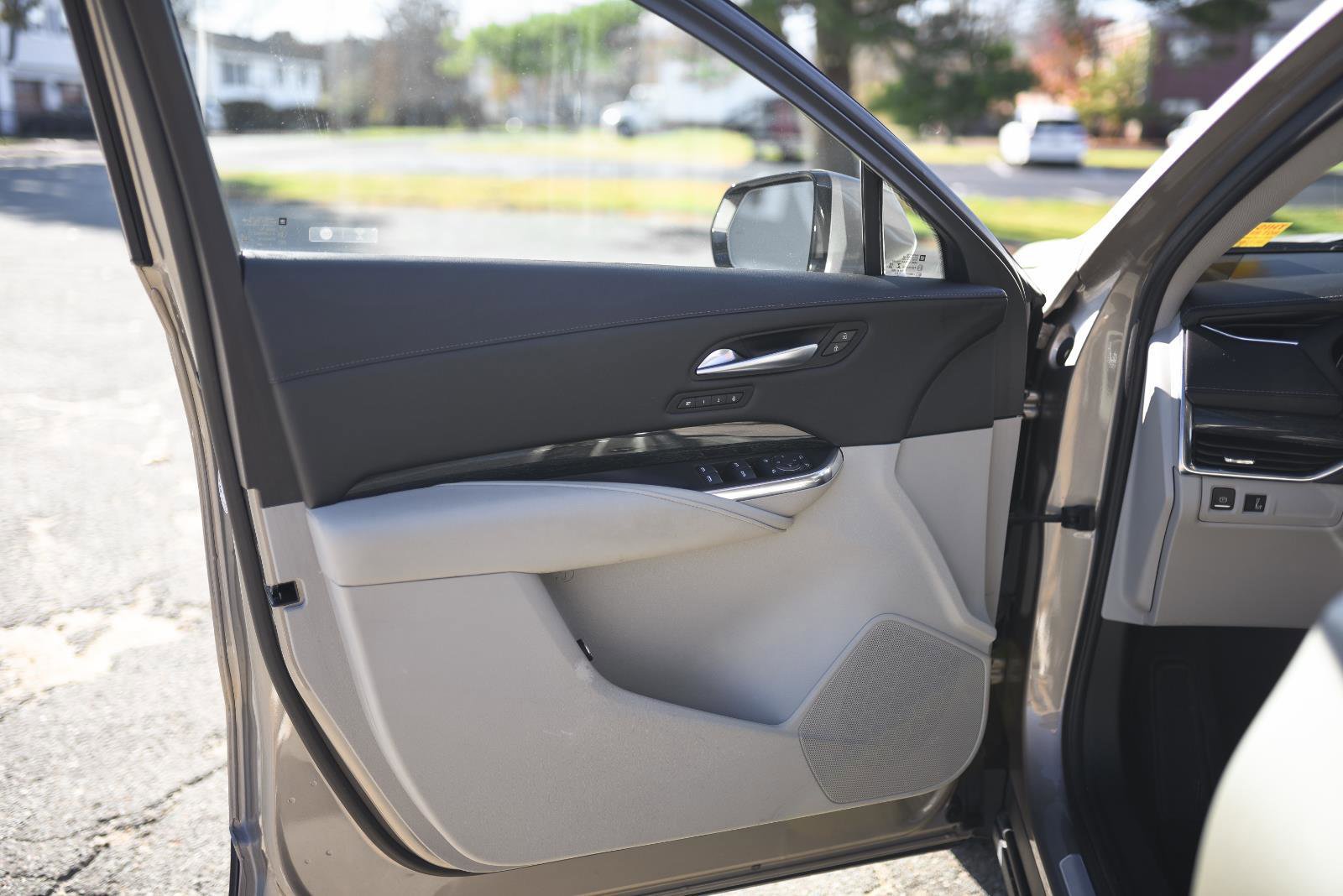 Used 2022 Cadillac XT4 Premium Luxury w/ Enhanced Visibility Package image 20