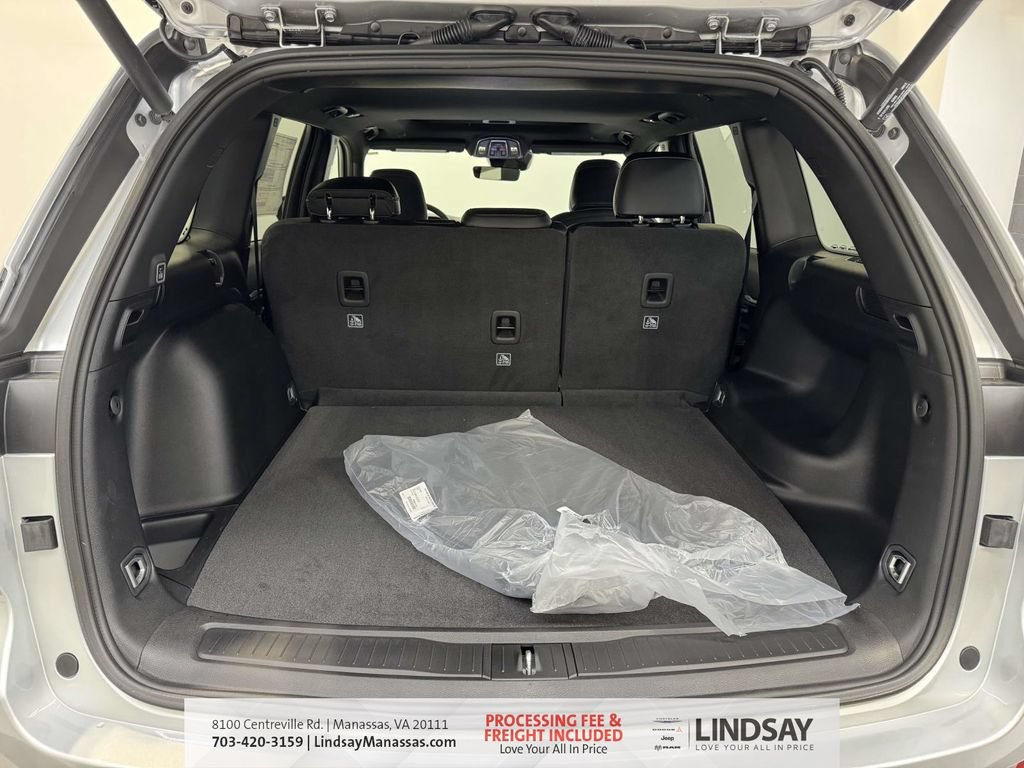 New 2026 Jeep Grand Cherokee Altitude AWD/4WD image 15