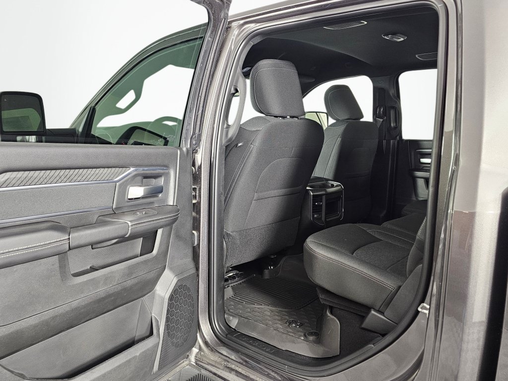 New 2026 RAM 3500 Big Horn AWD/4WD image 33