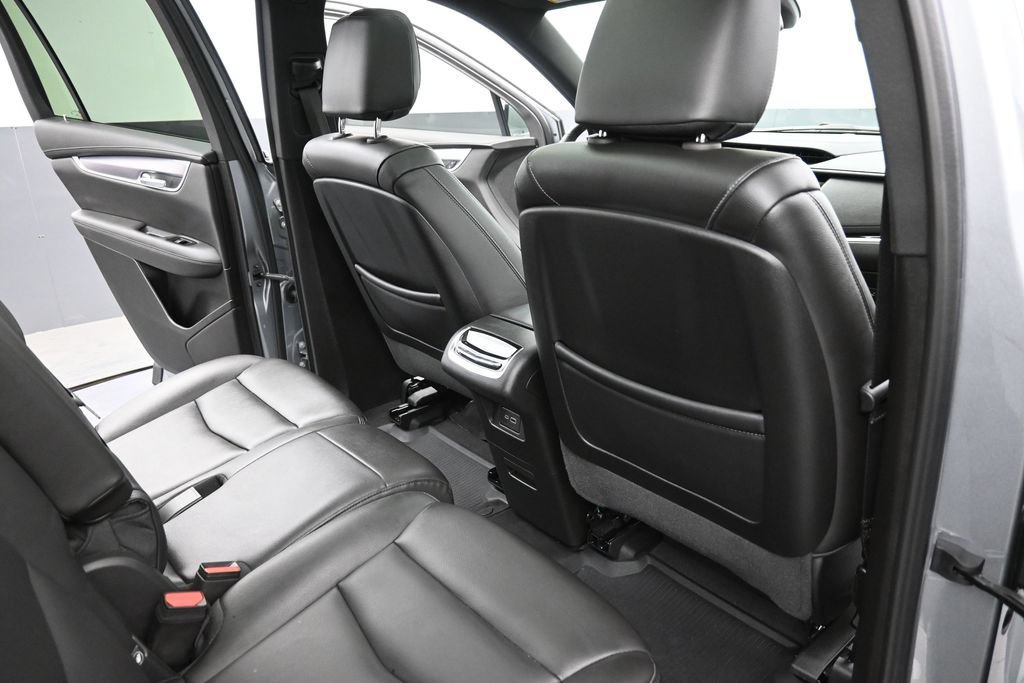 Used 2025 Cadillac XT6 Luxury FWD image 12