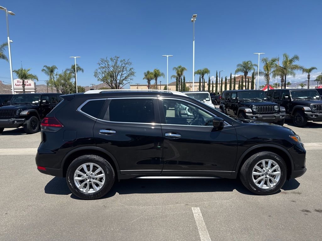 Used 2020 Nissan Rogue SV image 9