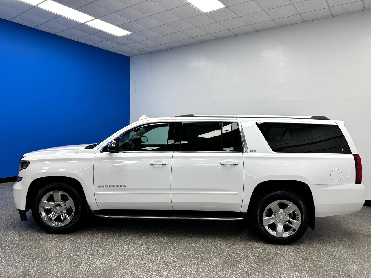 Used 2016 Chevrolet Suburban LTZ image 5