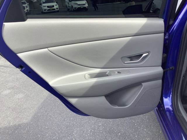 Used 2023 Hyundai Elantra SEL w/ Convenience Package image 25