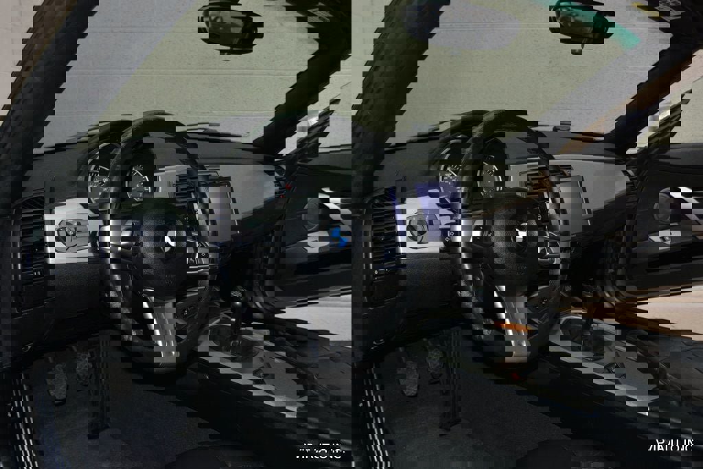 Used 2004 BMW Z4 2.5i image 9