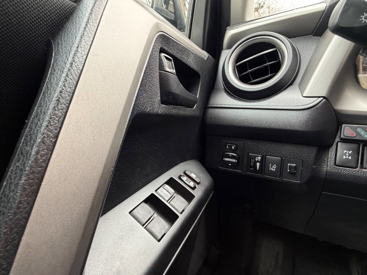 Used 2017 Toyota RAV4 LE w/ Carpet Mat Package image 19