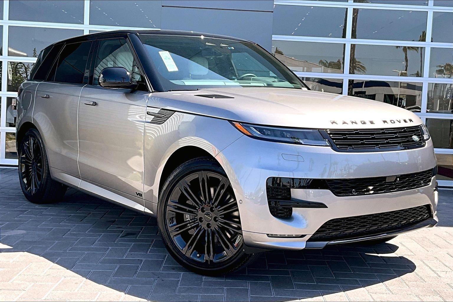 New 2026 Land Rover Range Rover Sport Dynamic SE AWD/4WD image 2