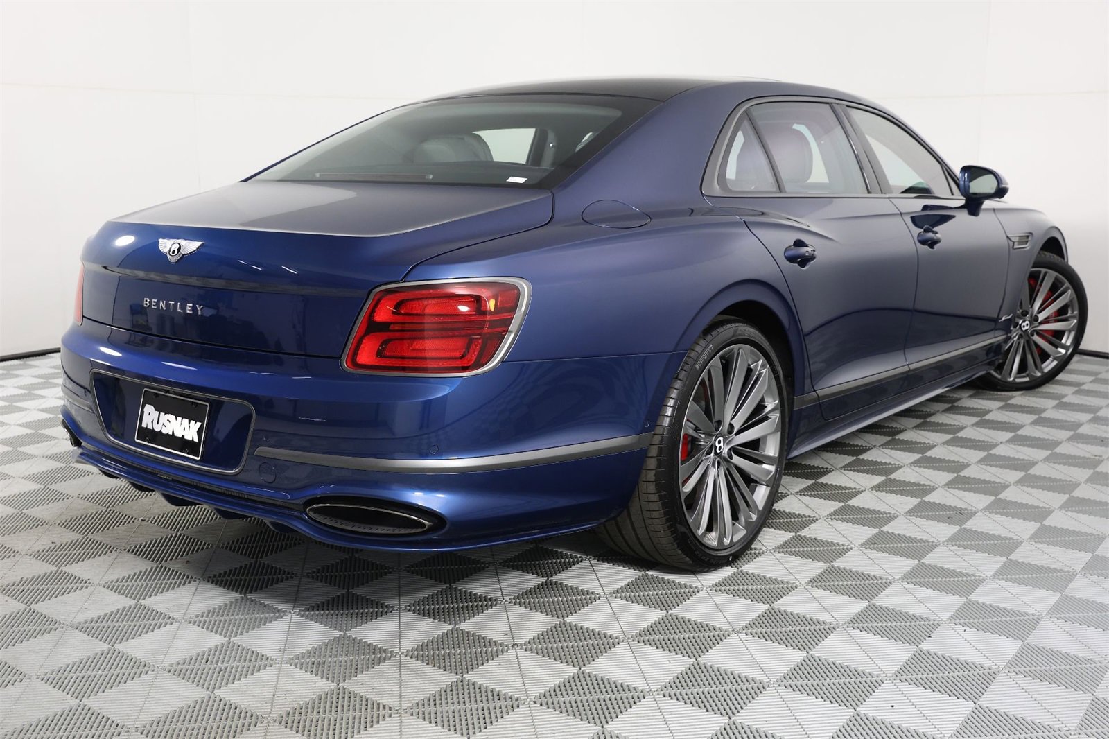 New 2025 Bentley Flying Spur Plug-In Hybrid image 9