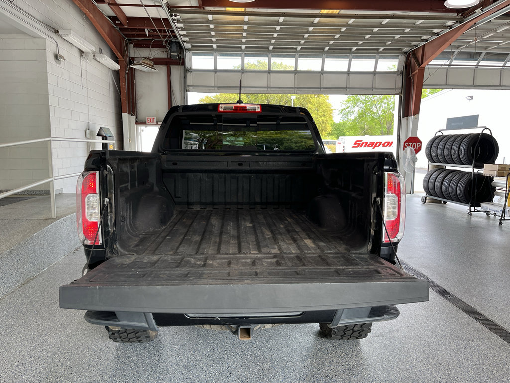 Used 2015 GMC Canyon SLE w/ All-Terrain Package image 8