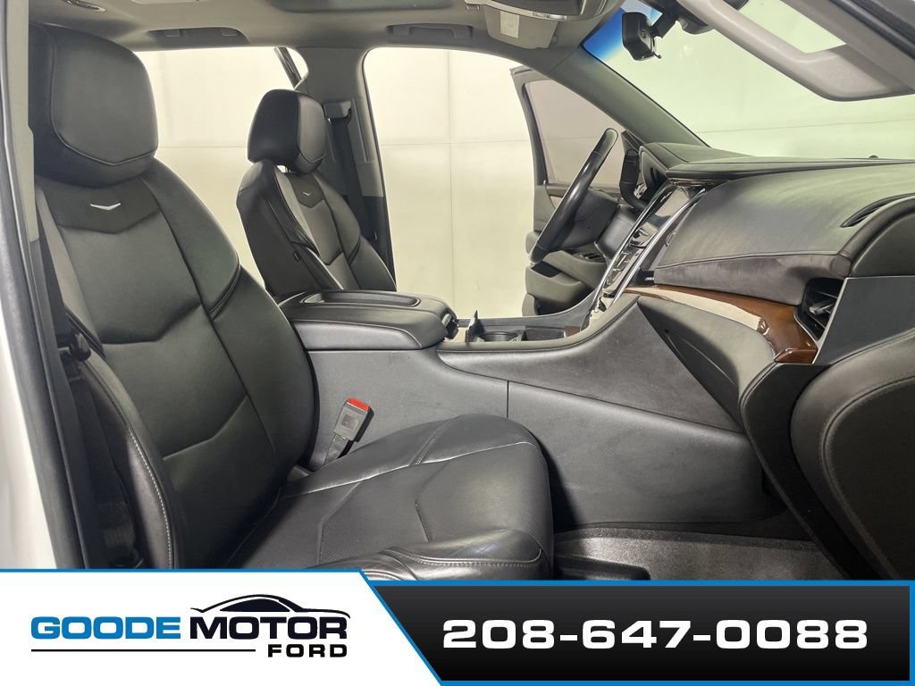 Used 2019 Cadillac Escalade Premium Luxury AWD/4WD image 25