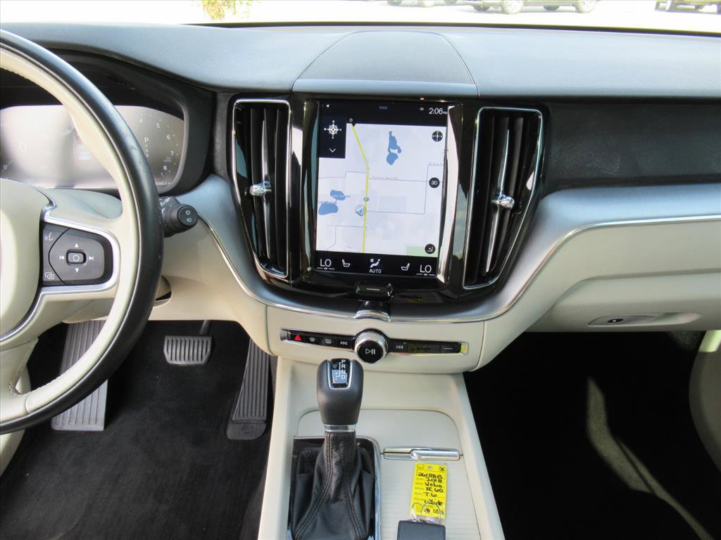 Used 2018 Volvo XC60 T6 Momentum w/ Convenience Package image 19