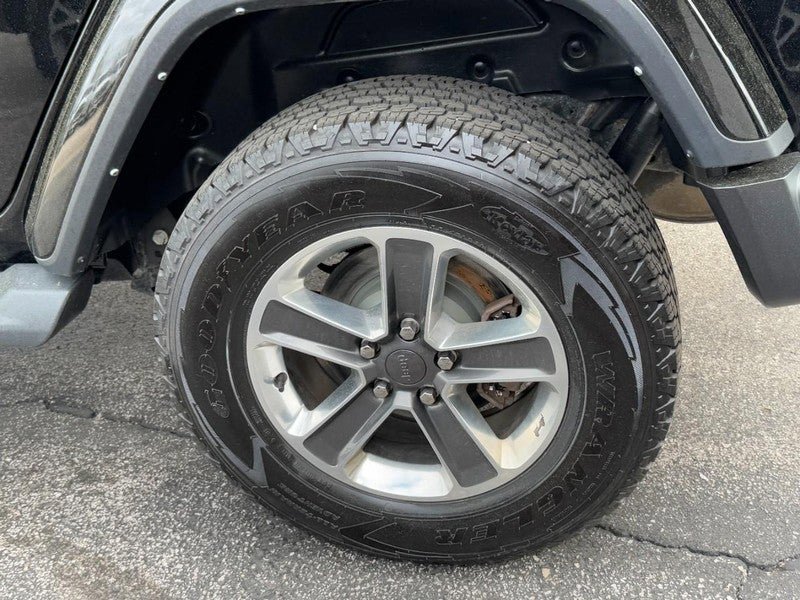 Used 2022 Jeep Wrangler Unlimited Sahara AWD/4WD image 7