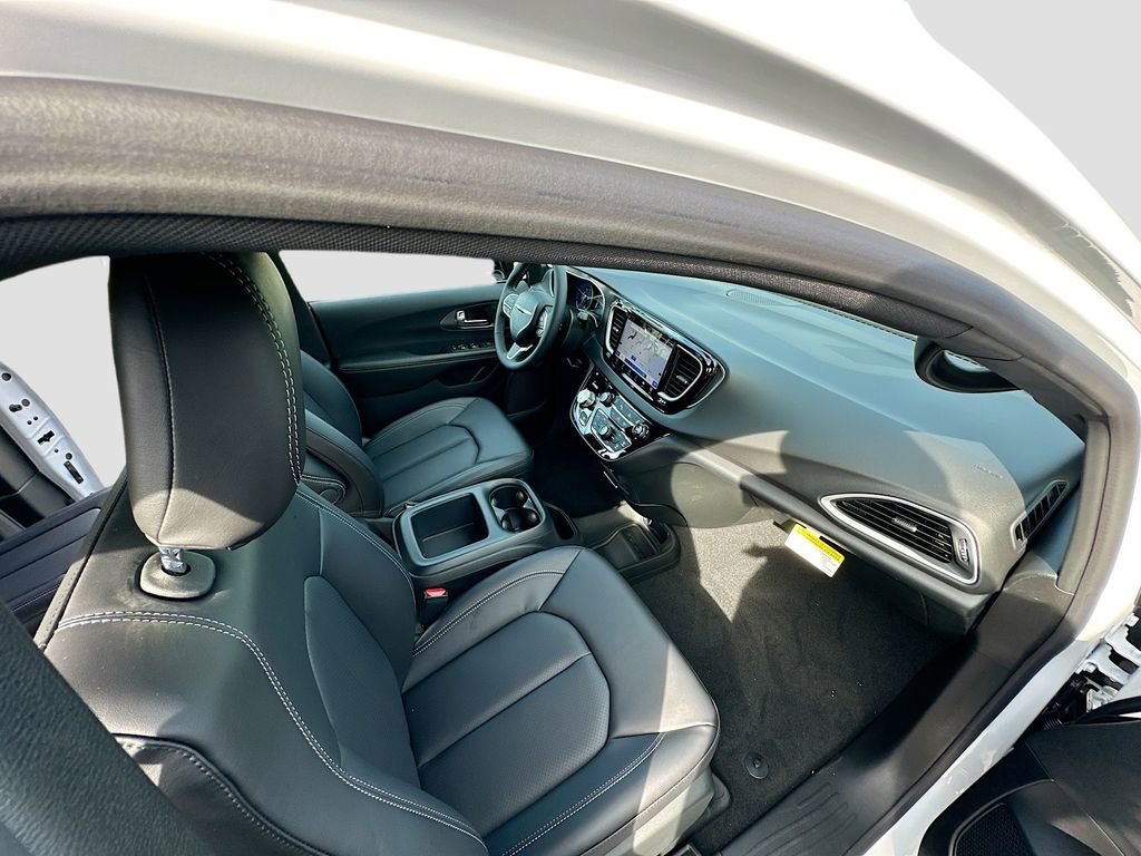New 2026 Chrysler Voyager LX FWD image 28