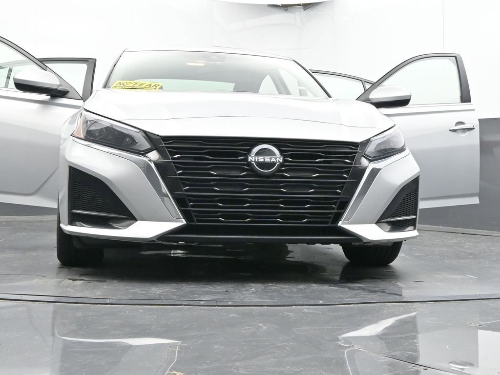 Used 2023 Nissan Altima 2.5 SV FWD image 71