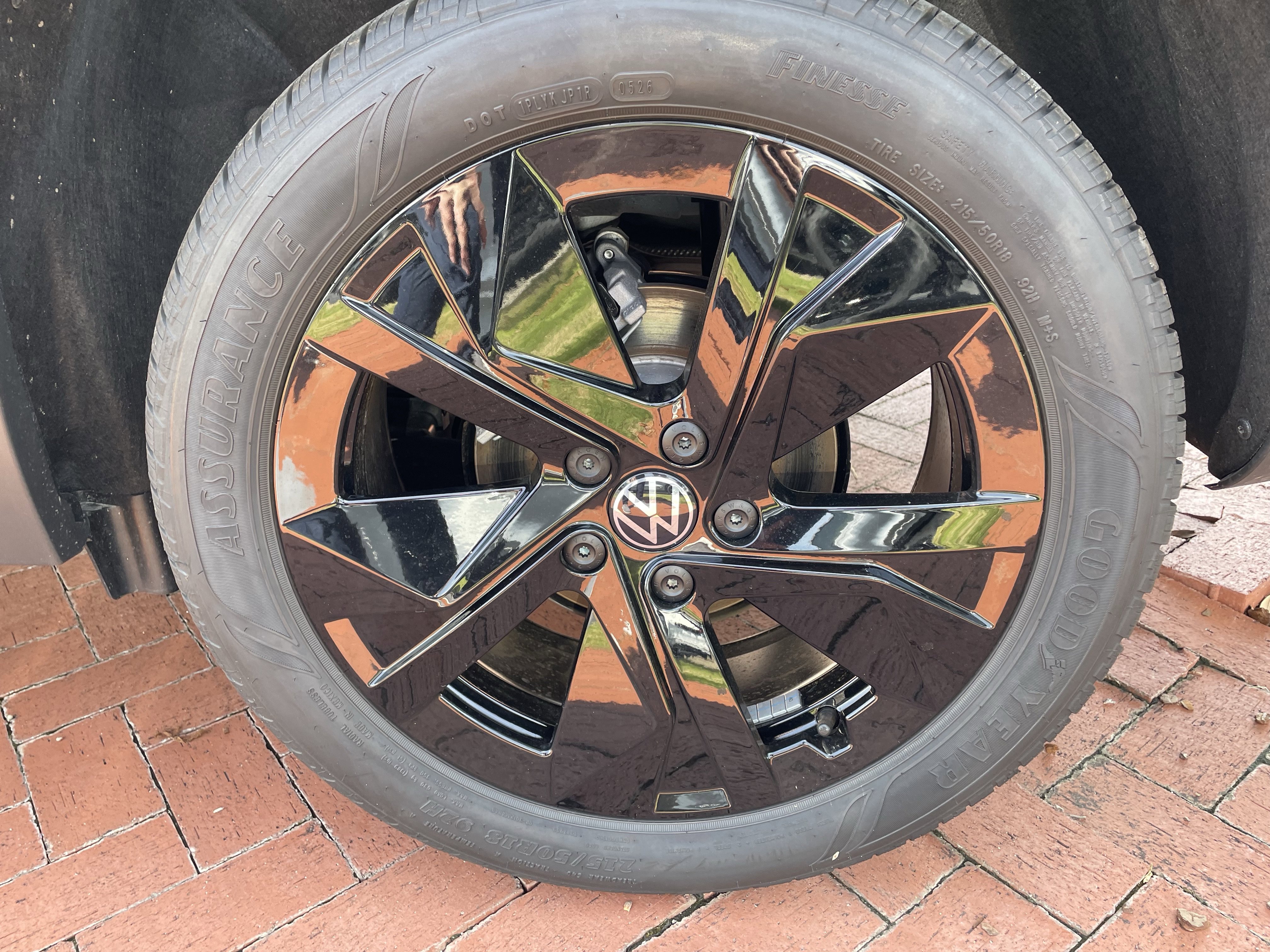 New 2026 Volkswagen Taos SE FWD image 8