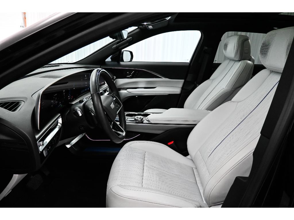 Used 2024 Cadillac Lyriq Luxury RWD image 36