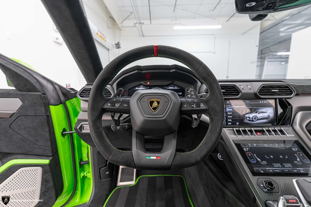 Used 2024 Lamborghini Urus Performante AWD/4WD image 4