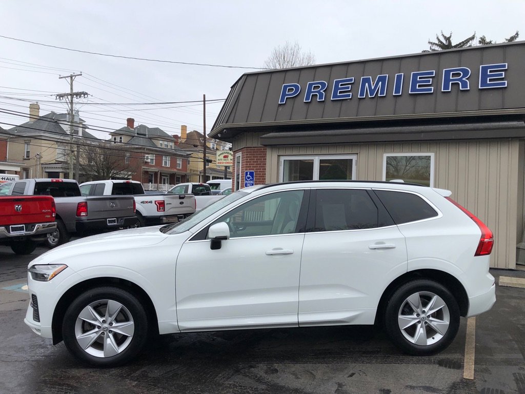 Used 2022 Volvo XC60 B5 Momentum AWD/4WD image 2