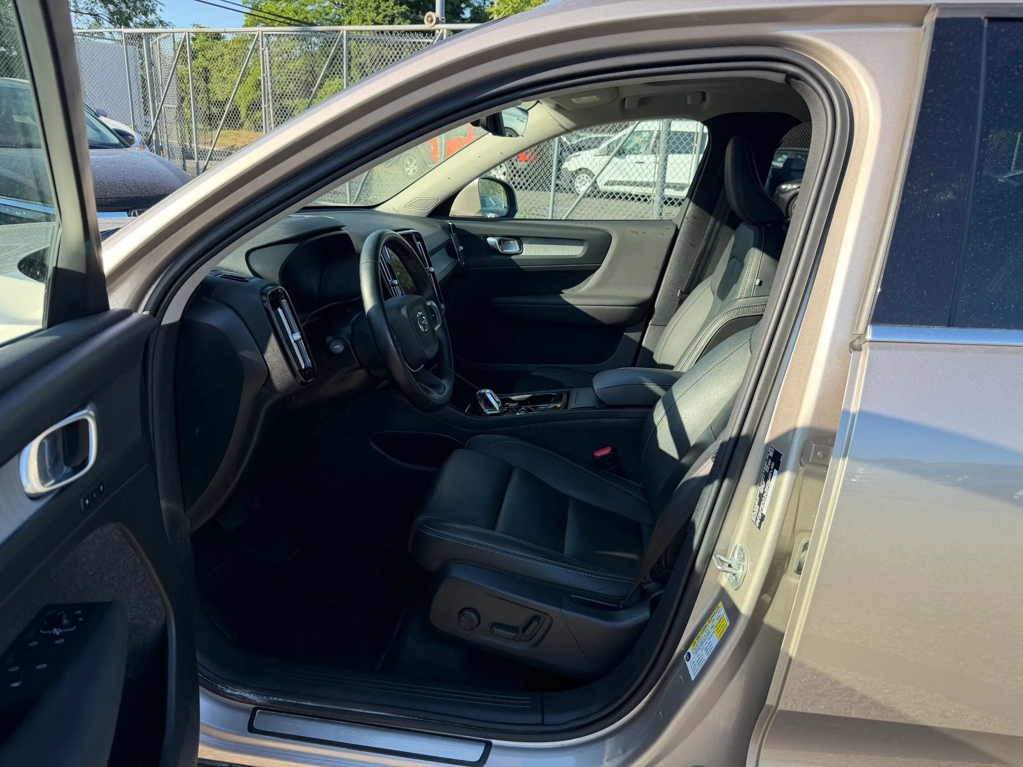 Used 2024 Volvo XC40 B5 Plus AWD/4WD image 21