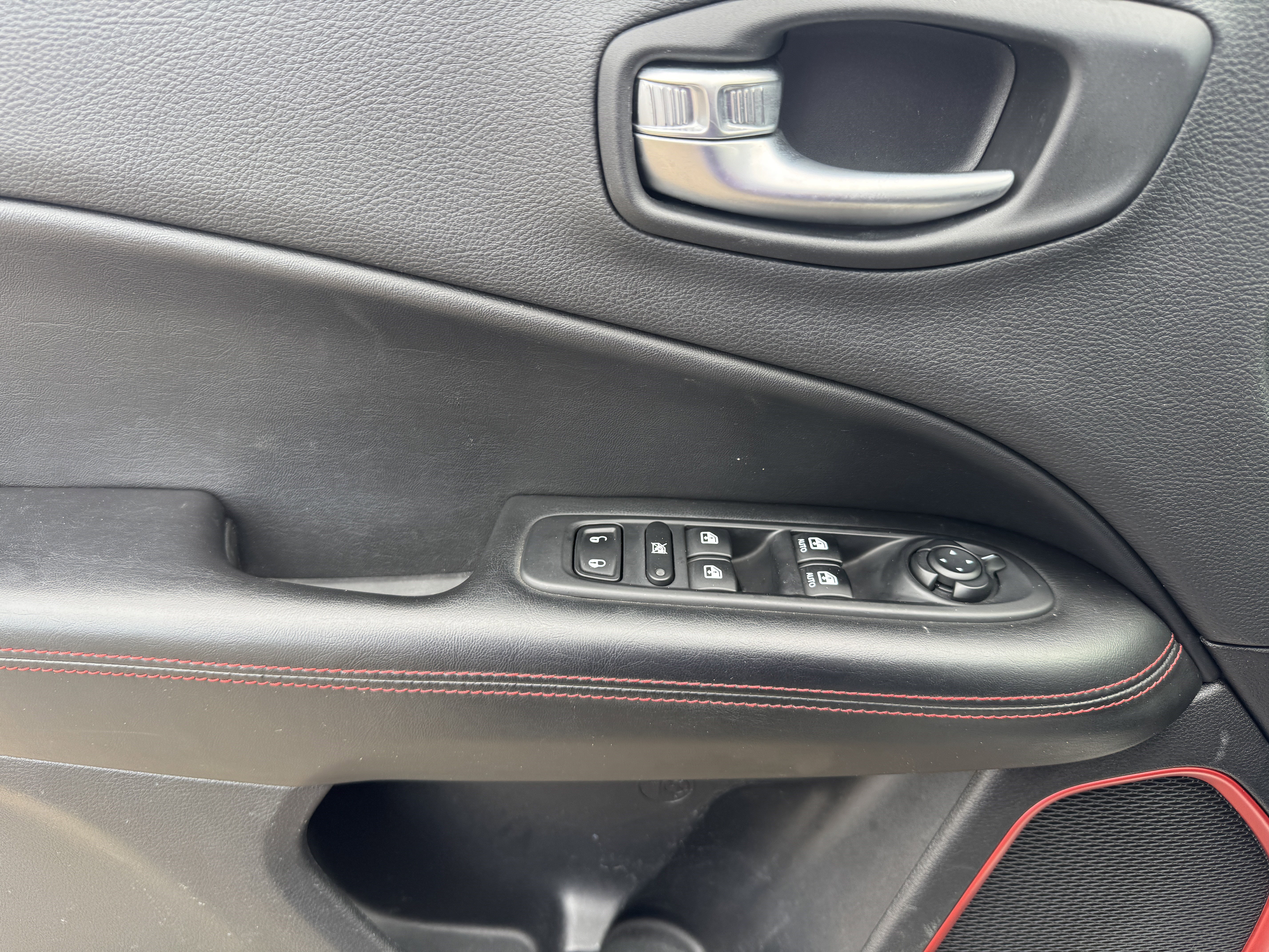 Used 2018 Jeep Compass Trailhawk w/ Leather Interior Group AWD/4WD image 17