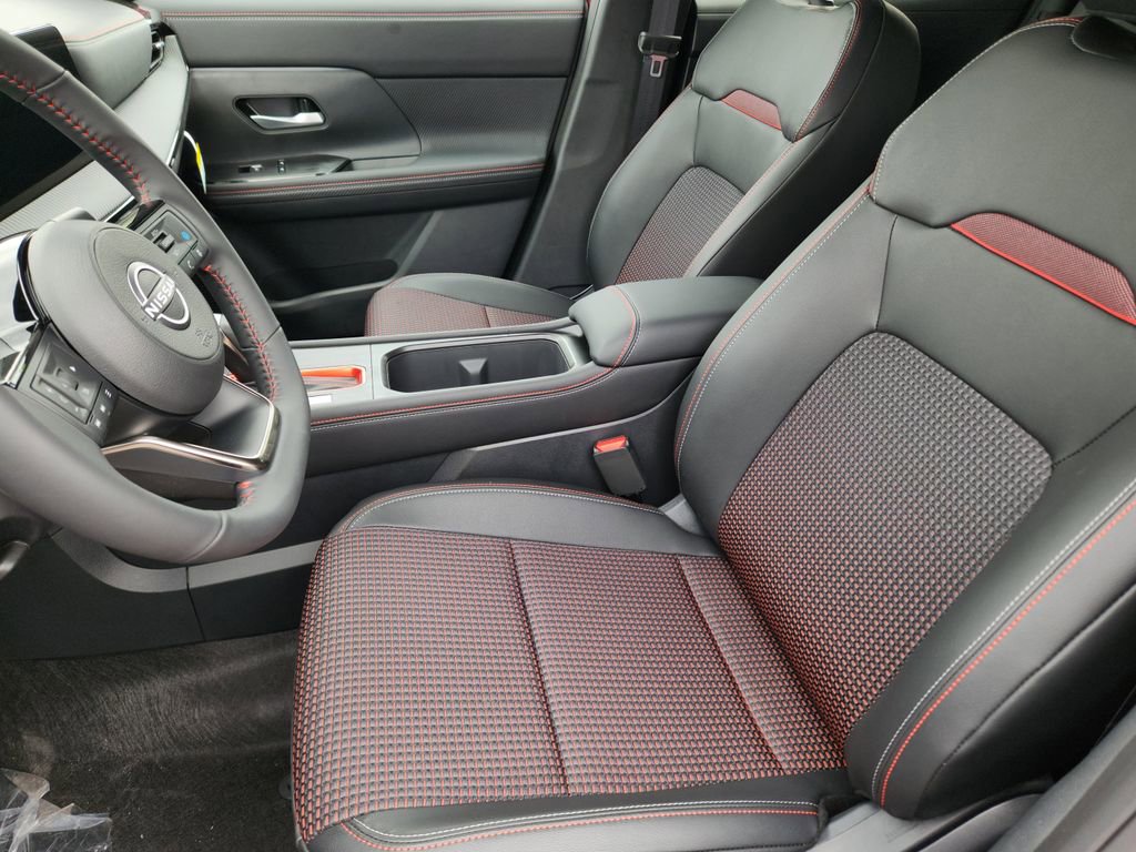 New 2025 Nissan Kicks SR image 9