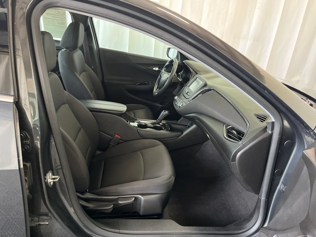 Used 2017 Chevrolet Malibu LT FWD image 19