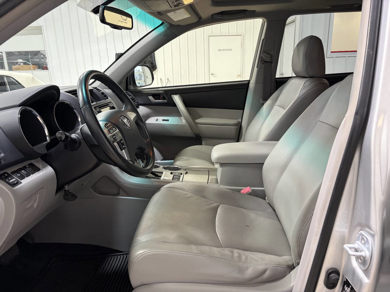 Used 2013 Toyota Highlander 4WD Hybrid image 13