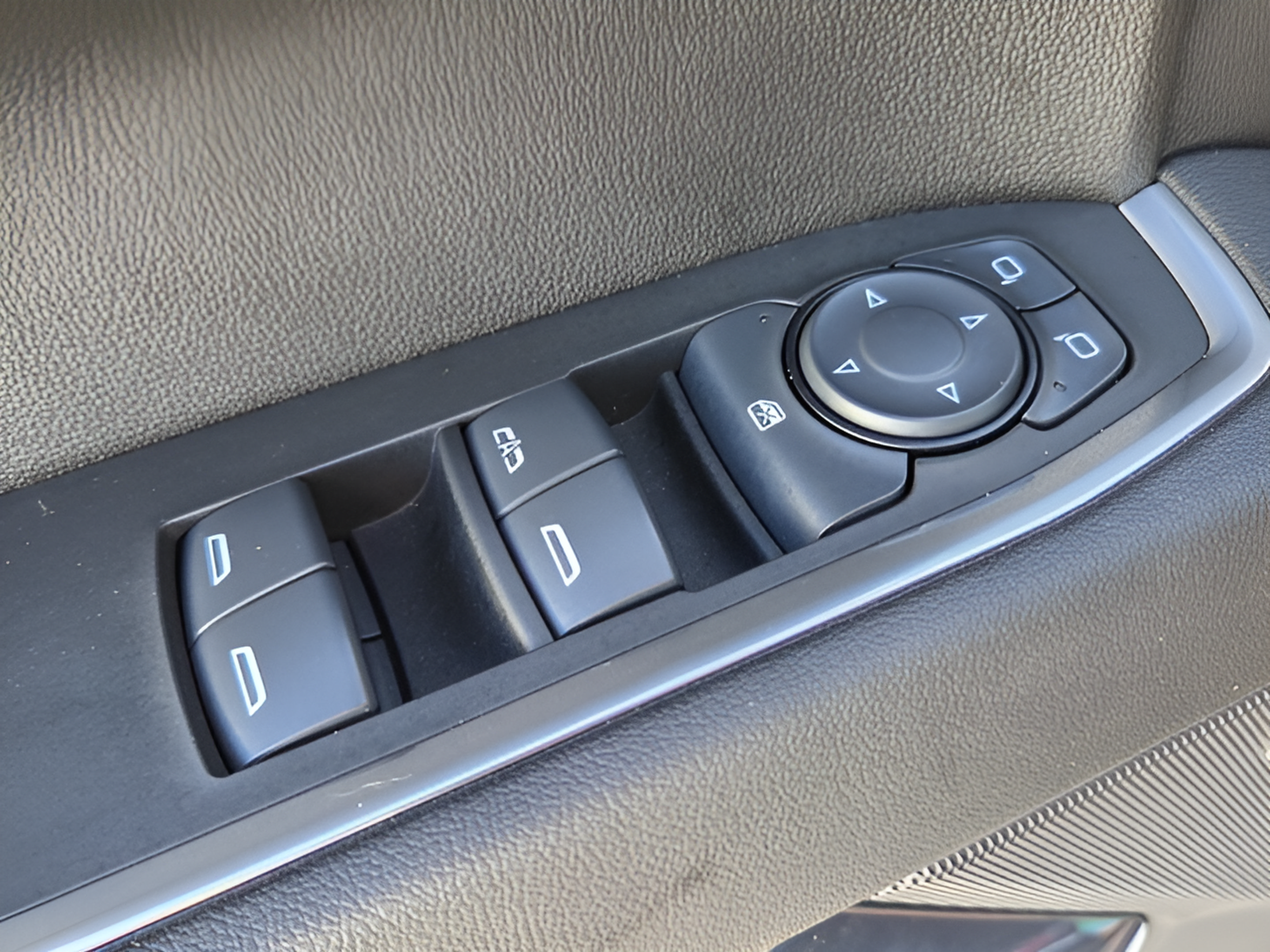 Used 2025 Chevrolet Silverado 1500 LT Trail Boss w/ Convenience Package II AWD/4WD image 29