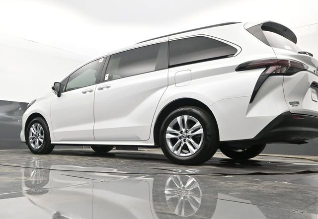 Used 2025 Toyota Sienna XLE w/ XLE Plus Package image 26