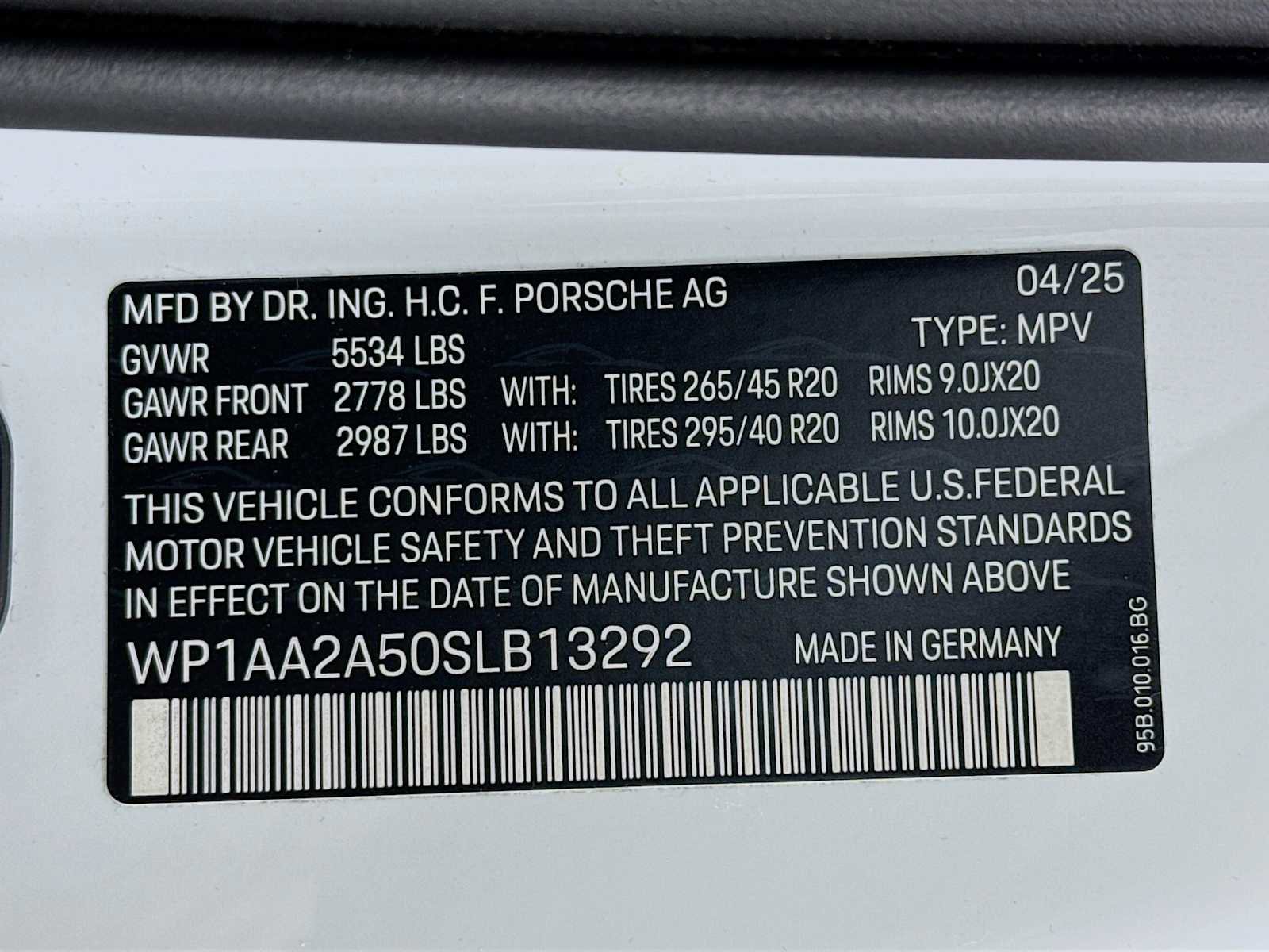 Certified 2025 Porsche Macan T image 34