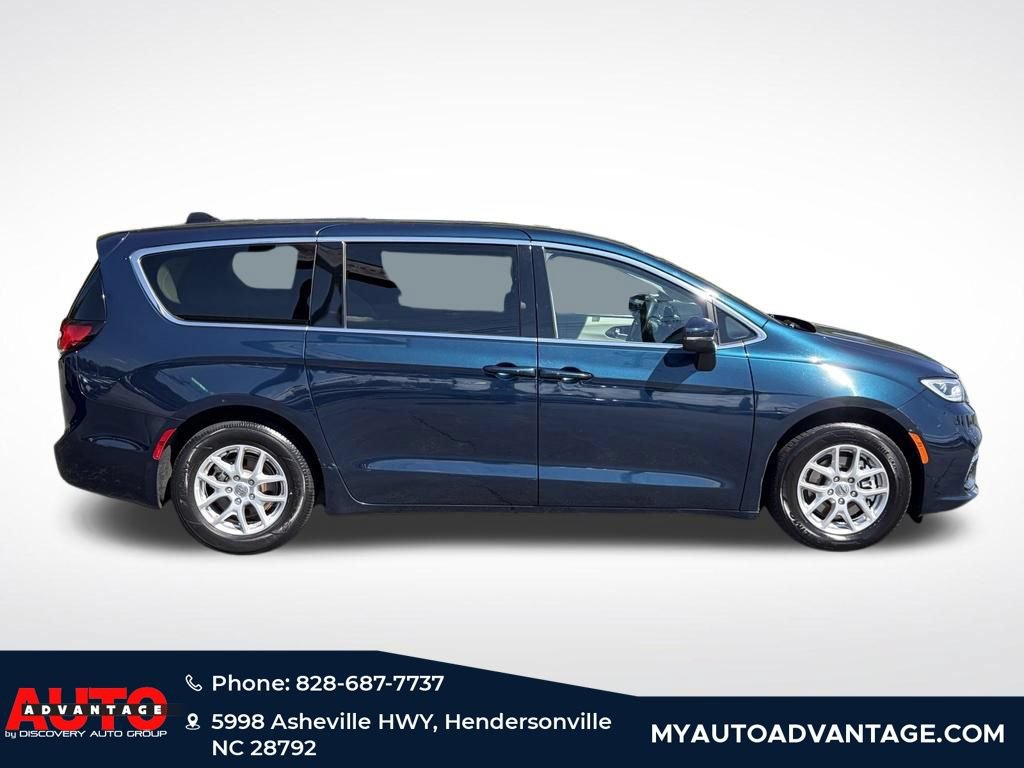 Used 2023 Chrysler Pacifica Touring-L FWD video 2