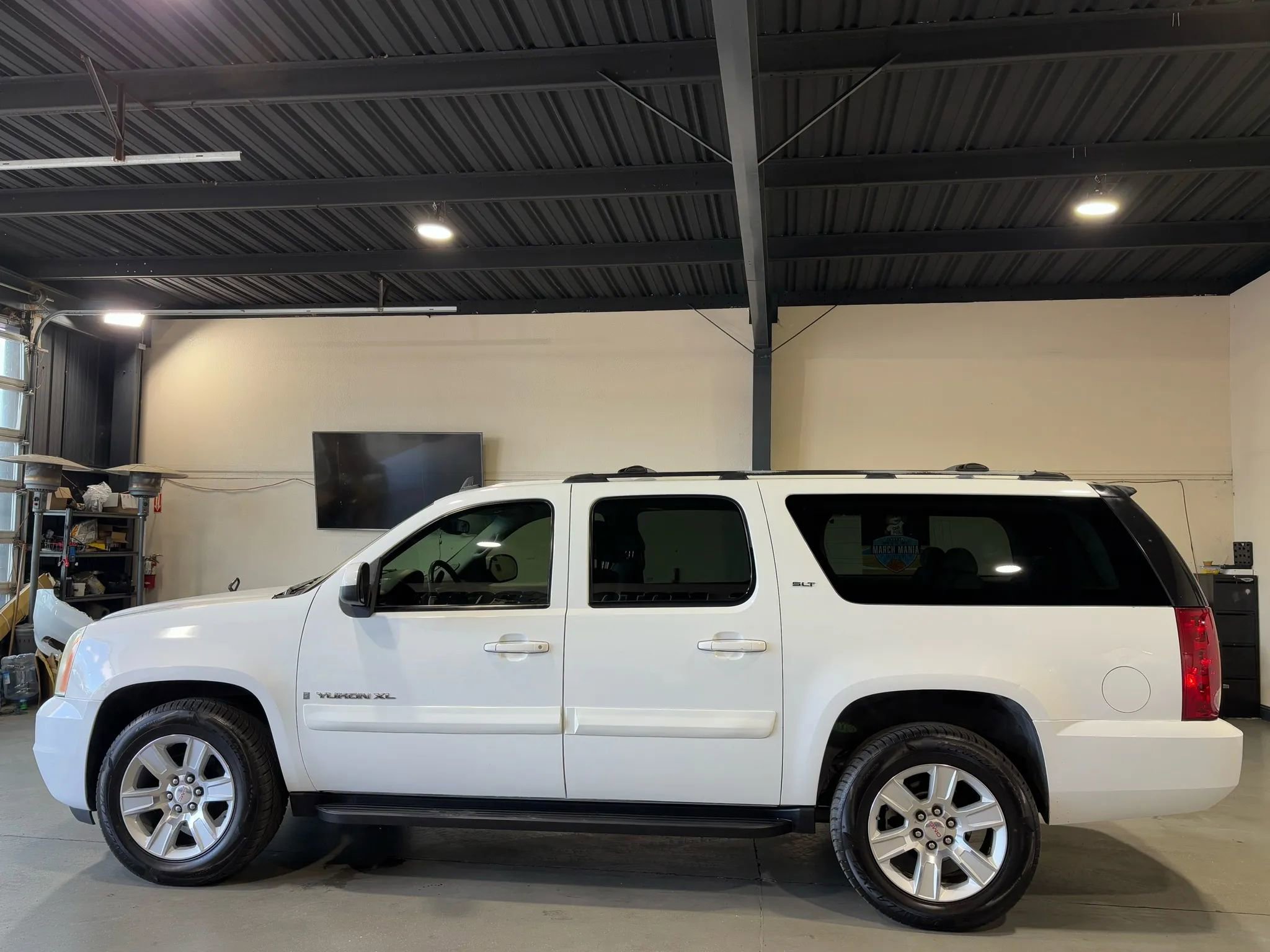 Used 2007 GMC Yukon XL SLT w/ SLT Preferred Equipment Group image 5