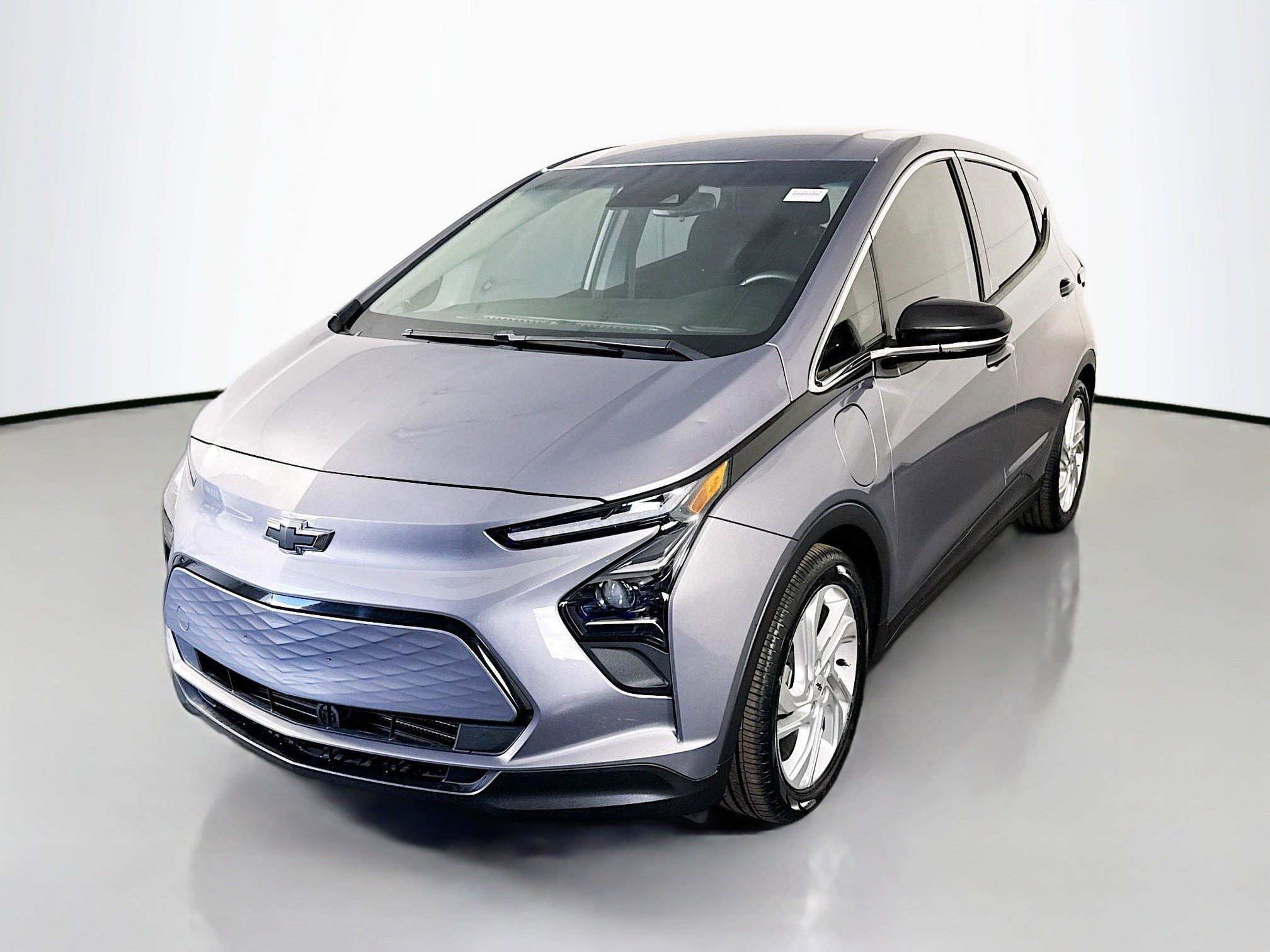 Used 2023 Chevrolet Bolt LT w/ Driver Confidence Package FWD image 4
