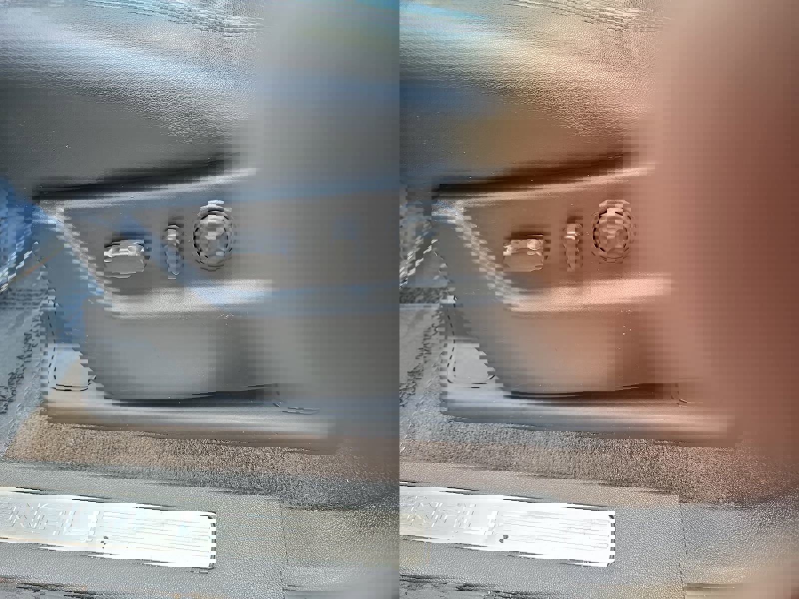 Used 2012 GMC Yukon XL Denali image 31