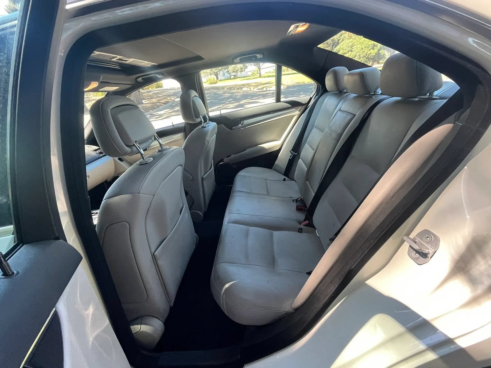 Used 2009 Mercedes-Benz C 300 Sedan image 23