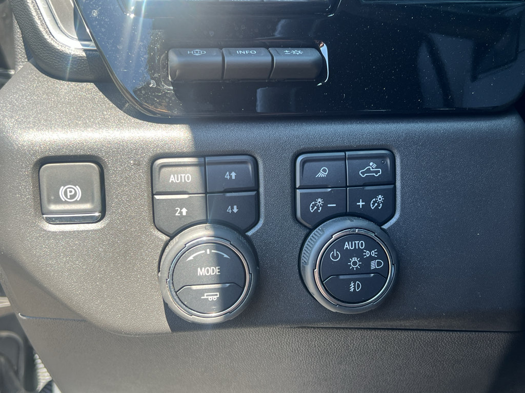 Used 2025 Chevrolet Silverado 1500 High Country AWD/4WD image 14