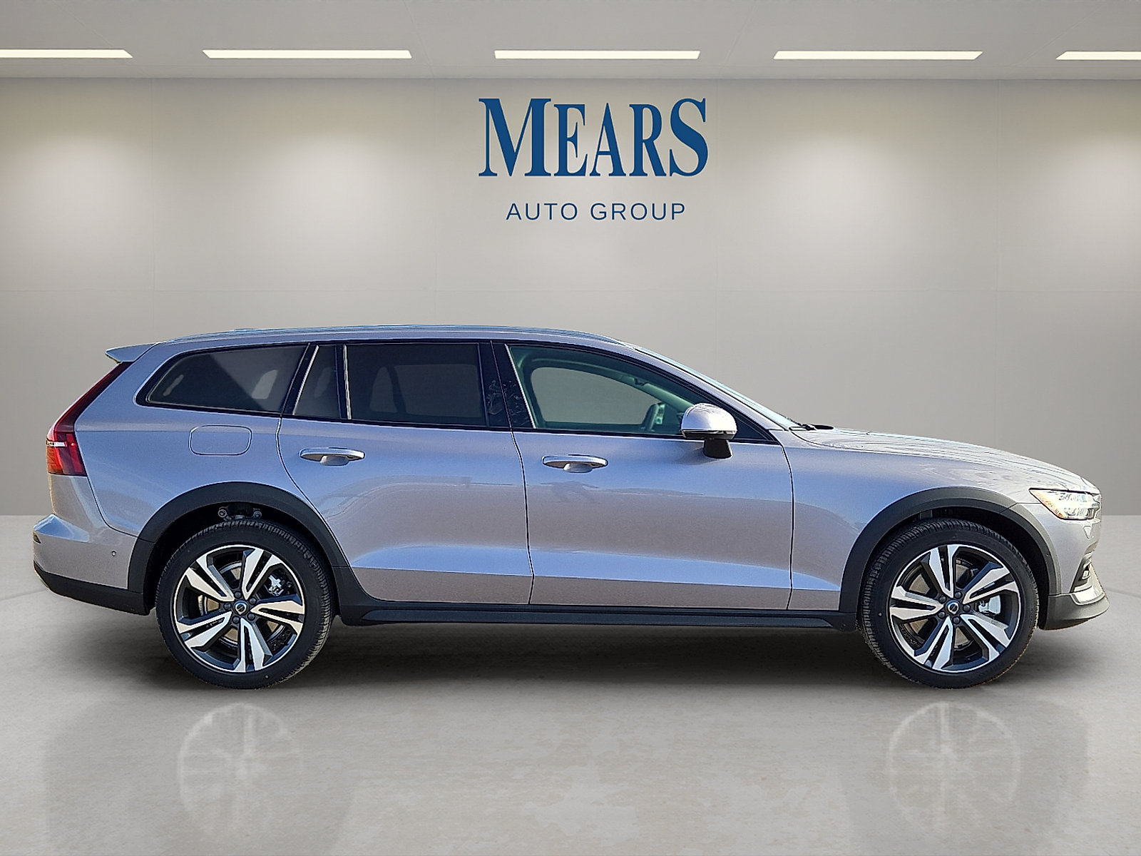 New 2026 Volvo V60 B5 Cross Country Plus w/ Protection Package Premier AWD/4WD image 6