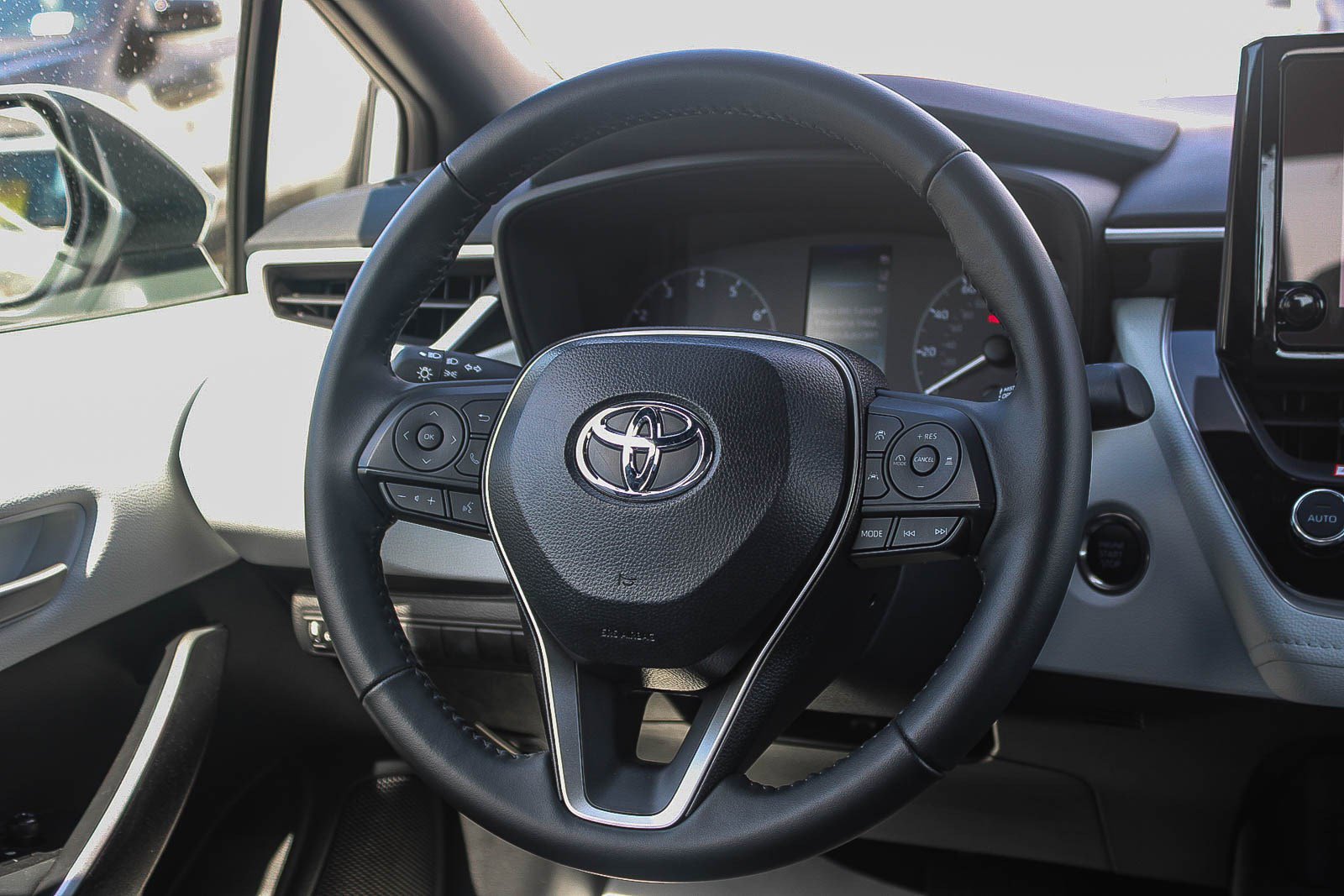 Used 2025 Toyota Corolla SE image 16