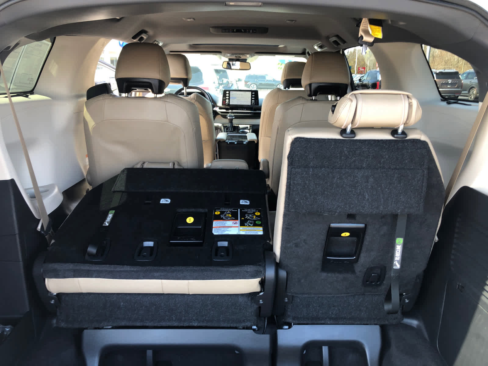 Used 2024 Toyota Sienna Limited image 29